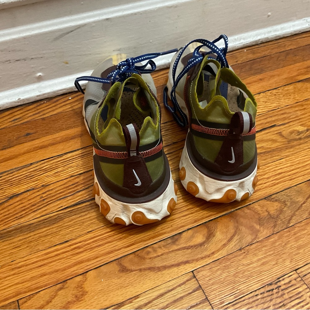 Nike react sneaker. - Picture 3 of 3